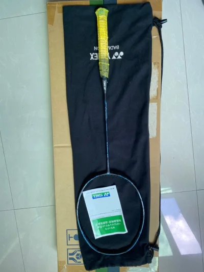 我的第一把进攻型球拍。
原来打的都是糖水拍（双刃10 88s），因为头重
感的原因打后场时总是很虚。来到中羽看到99评
分很高果断入手
上的27bg80。买来后确实很惊艳，3u的99击球
指向性非常好，进攻还有网前的手感完胜一种平衡
拍。
因为属于比较〝正常的”yo...