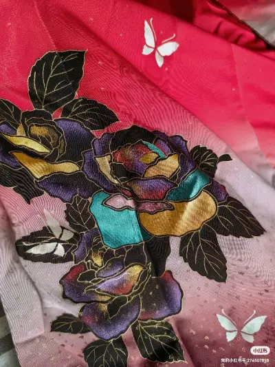 这次入了4件，有3件宝贝有点不尽如人意，其中一件颜色和图片色差有点大，另外一件描述的是无瑕，但是有个半副有明显的变色。还有一件是衣领有着付痕迹，但描述是无明显瑕疵。看来大卖家的东西也不一定百分之百让人放心，反正下次更谨慎一点吧。余下的一卷反物还是很新的，状态和颜色都...