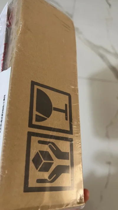 三天收到啦！发货迅速，到手很快 就是国内快递的速度啦 现在都选的ems 有什么比拆快递治愈 很喜欢收到的东西 希望挖煤姬可以多些活动优惠嘻嘻