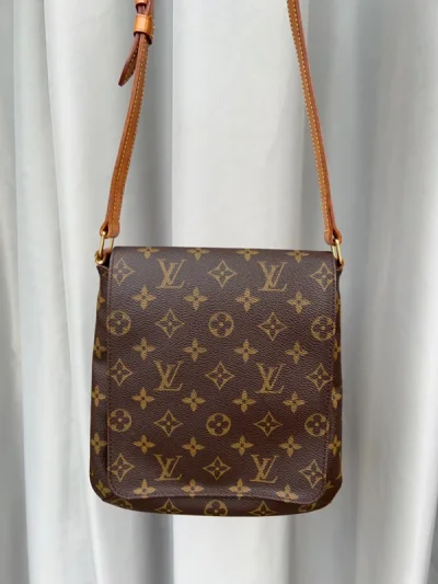 挖煤姬真的是宝藏，在这里海淘还是很方便的，解决了外语不通的问题，唯一不够的就是不能跟卖家沟通，所以看准再下单吧！其他都还不错。