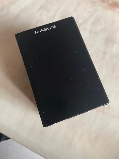 等了二十多天终于来了，坎坎坷坷，好在东西完美，箱说齐全片纸不缺，这是我购买的第二块红色蛙人了。8200F昵称“红眼蛙后”，在二代蛙人中也是非常经典的表款，发布于2000年。