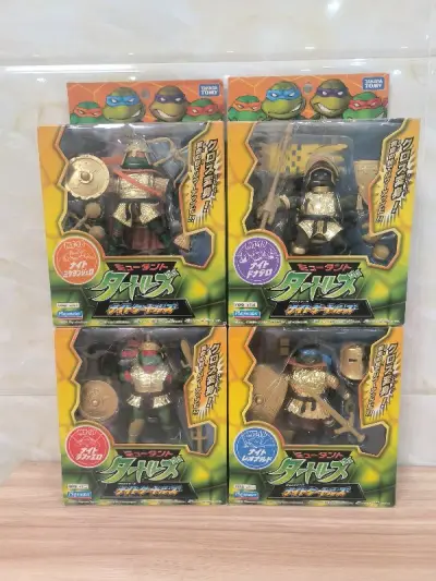 哇喔 ！心碎碎念的忍者神龟中古时代来啦！四盒全部正版全新未拆，完美盒，真的是遇之乃我命运耶！又完了一桩心愿