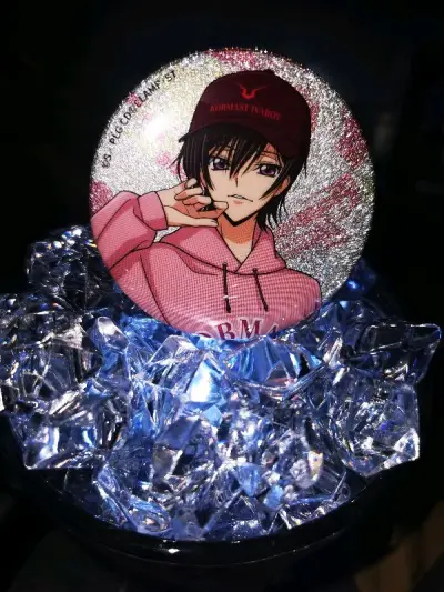 国内买比较贵所以煤炉切了杯垫，很幸运还看到了鲁路修的吧唧，真的一眼戳中了心巴，好爱，卖家发货都很快，都是隔天就发货的，包装的也都很好，东西没有任何的损伤，很开心^_^