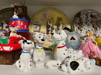 第一次用挖煤姬 第一单 值得纪念 个人非常喜欢收集101斑点狗的各种周边 架子一层都是狗狗狗狗  运回来速度还是挺快的 包装的很好 没有瑕疵 开心?