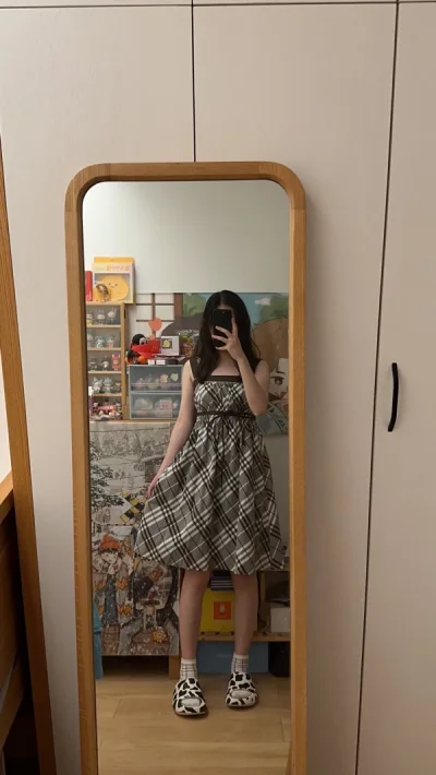 巴宝莉买了36码发现太小了！
感觉樱花妹的s码比较接近国内的xs码
所以太漂亮咯 也是比某鱼便宜很多
很满意的购物