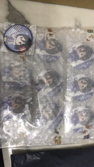 等了差不多半个月终于拿到了！真的好好美（≧∇≦）而且包装的很好，用了pp袋包装加泡泡膜包装，把它们保护的特别好没有一点破开的地方，把东西拆出来后真的特别的高兴，攒了很久的钱终于把它们带回家了(｡ì _ í｡)冲绳限定也是特别可爱！因为有点稀有，有点点小贵(O_o)还...