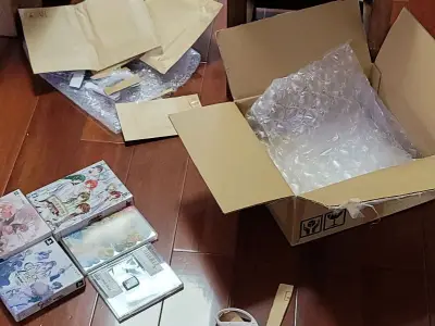 第一次用挖煤姬就通过挖煤姬在煤炉，rakuma以及雅虎日拍买了几张卡带（体验相当丰富
一开始还有心情在雅虎日拍蹲低价，搞了几次以后实在蹲不动了（好多头铁人啊啊啊
价格都比国内低，有的在国内也确实难以买到
因为psv限定版卡盒比较软，加了钱要了箱内加固，到手全部八角尖...