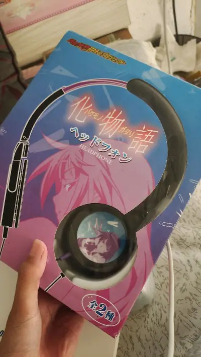 发货速度很快，第一次海购
战场原耳机是真的好看，手办想要很久了
幼女战记的徽章也是非常霸气
包装的很给力，买的东西全都是新的