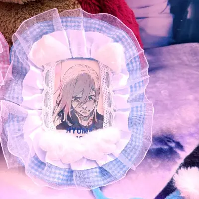 依旧是切煤千切豹马拍立得谷子，我真的无敌爱纸片。南方不用担心会锈的快乐谁懂。太美啦，特别喜欢这几张♥还有几个努努，影日我磕了，两个超级可爱的宝宝（只能先把小羊的衣服给他们穿）