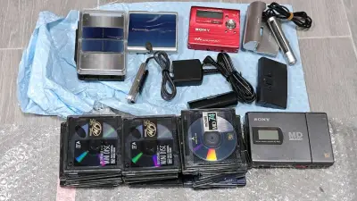 这次一下子收到两个包裹，这一个包裹里的是一台红色R909、一台松下mj59，一台索尼r4st子机，还有20多张碟片。都挺好的，卖家描述一致。909红色的终于凑齐10台了，有空我来给它们拍照纪念