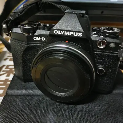 挖煤姬挖到的好相机！奥林巴斯em5二代。
走的海运，一开始还担心要很久，结果25天就到了，算是比较快的。相机的成色也很好，和卖家描述的一样，挖煤姬总的来说还是不错☺️☺️