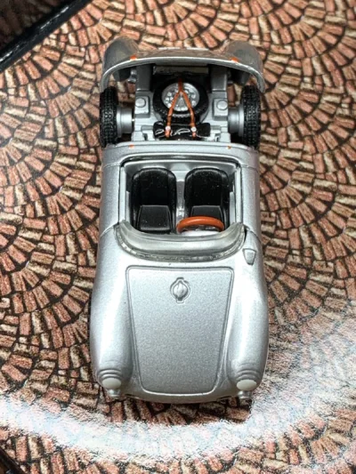 非常难得的一套百分百保时捷四车套，而且是无瑕的，因为固定小车用的皮筋去除的早，没有对小车造成伤害，实属难得，所以花了很高的价格追到手，不为什么，就是喜欢，真爱无价！