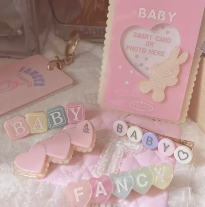 Katie发夹执念的款终于被我蹲到啦，这款真的好好看当然价格也是有点小贵的，不过没关系我觉得很值得！