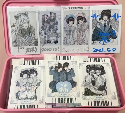 一开始觉得有点贵，但是收到后发现卖家送了非常多拍立得，虽然这个是给别人代买的，但还是很开心耶！！！！