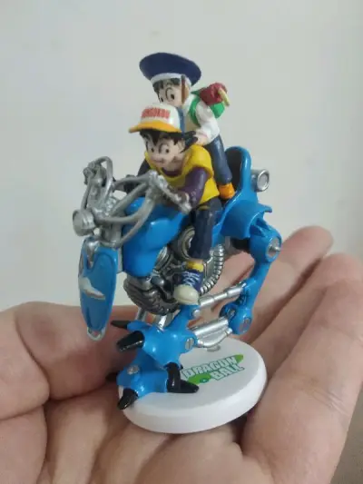 这次又买了几样小比例。首先是继之前买的龙珠mfsp之后，又购入的这个龙珠父子机车。然后老hg的这个长手版的魔二代比克造型也非常有意思。最后是造型村的挂卡老fw里比较出彩的热带大魔。