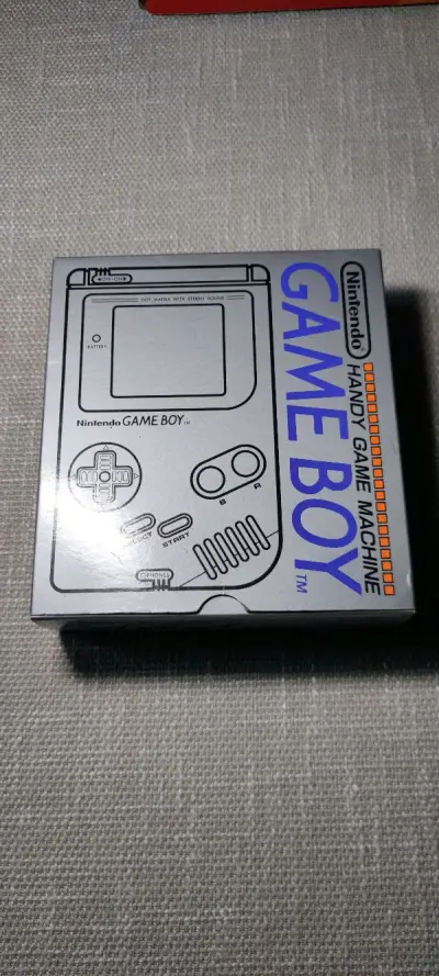 还是喜欢任天堂复古掌机和复古游戏软件。这次买的品相都是算的上是完美的，特喜欢这次能价廉物美买到箱说齐全的初代GAME BOY GB，到了打开看真心超喜欢。感谢挖煤姬有这么好的平台，永远支持你！