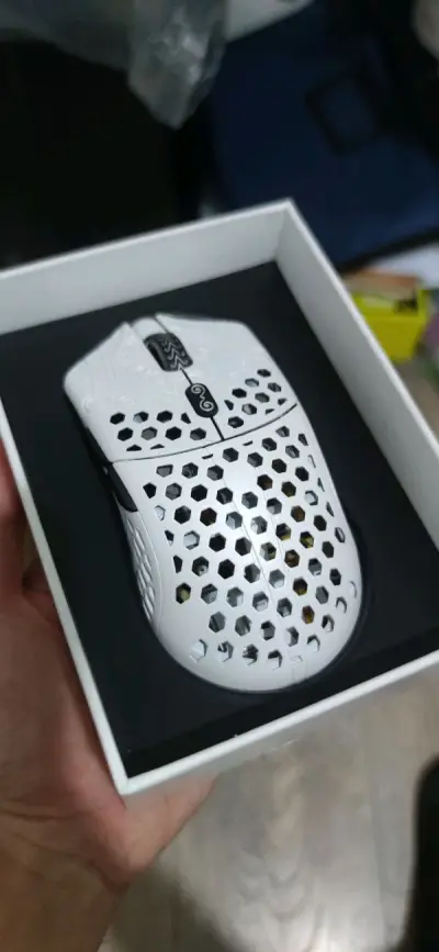 偶然在煤炉看到心心念念的finalmouse飞马 鼠标，价格非常合适，就毫不犹豫的下单了 打包非常好，收到以后保护的很好，nice！