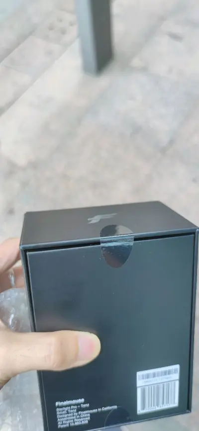 没想到能刷到这么好价的未拆封finalmouse，ems物流速度很快 到货以后仔细检查也是未拆封的，包装好评！