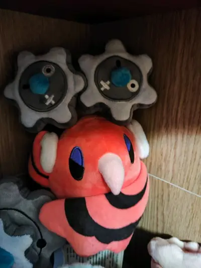 超级好，没想到宝可梦中心还有汽水迷唇娃。希望能复刻多一些汽水系列，齿轮组fit也非常。包装完好，快递因为台风慢了不少，好在东西完整送到了