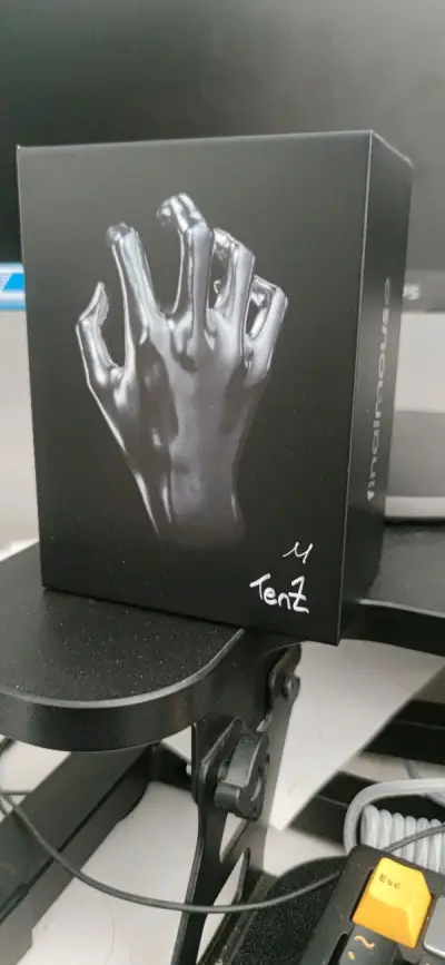 这次碰到一个带着玻璃脚贴的好价tenz m
直接拿下，挖煤姬打包很给力 发货很快，拿到手以后 商品成色也不错。