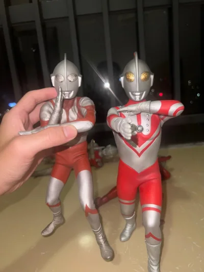 面罩可以取下来随自己喜爱改一下眼睛，喜欢昭和眼睛偏白偏黄都行，如果想更精致就找那些手艺人去涂就好了，海洋堂其实讨论这类还原度主观性其实都会比较强，不同造型和登场还原集数和皮套版本都会有所区别，一切建议以tv剧中高清book剧照和具体tv登场集数造型为准参照，