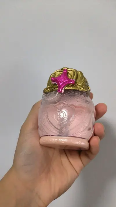 公主的玩具终于也入手了！玩具整套保存的非常好，卖家还贴心的送了一个小礼物，喜欢的Q娃玩具也算是暂时收官了，撒花！