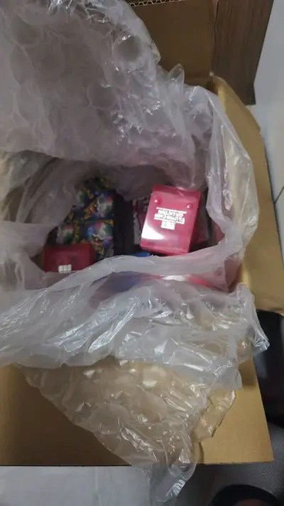 第一次买宝可梦，包装的也很好，就是卡不怎么值钱，捡垃圾没捡到宝。期待下次不翻车，挖煤姬还是一如既往的强大，很好用