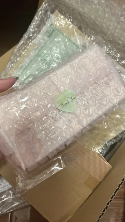 整体体验：顺利，快速，便捷
物流速度：合单大概四五天，ep发货后大概10个工作日
收货体验：非常好，内部加固非常严实，建议大家必选。平台对卖家的审核也很到位，东西完好无损，准确无误，成色一致