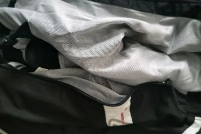 平台一如既往靠谱东西也没问题 主要想量量这次海关经历
我发的EP是如实申报的 价格也低不到五十起征的 但是还是给拉报关行了 我就小程序申报 结果被拒 邮政那边打电话来说海关怀疑价格不符。剩下的故事下回继续