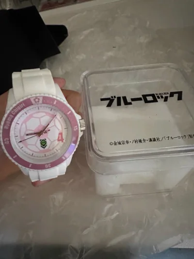 手表很好看，很精致，是我喜欢的颜色，包装很密实，卖家服务到位。这次购物体验不错，希望有更多更好看的商品