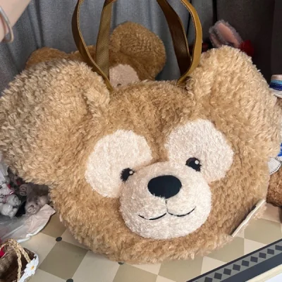 本期是超可爱的达菲大脸包和玫玫大脸包！！和小姐妹都拥有辣！终于可以背上一起去蹦迪辣~还有一对可可爱爱的ss准备做朋友结婚的压床娃娃！！加上一套特别可爱的圣诞着替！每次开箱都拉满了期待！