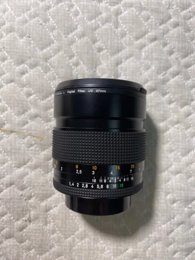 第一次在日淘下单，买的时候心里很忐忑，但是收到货物的时候一下就放心了。首先快递的外包装很完整没有挤压，里面加固的缓冲物也很足完全起到防撞防压的作用。拆开包装看到镜头的时候也很惊艳，这颗镜头和商家描述的完全一致，甚至要比描述的品相还好一些，感觉像是一颗全新的镜头一点使...