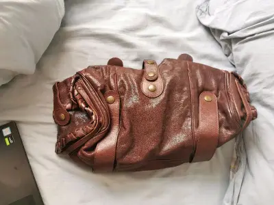 挖煤姬时效一如既往地快，而且这次就寄了一个包包，但是包装得特别用心，好大一个箱子和泡沫！包包也没有任何瑕疵！物美价廉！