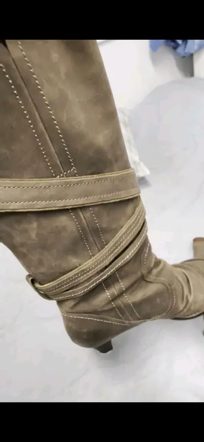 这次挖煤姬时效一如既往地快，而且收到的鞋鞋也一点瑕疵都没有！绑带的废土设计也太太好看啦！！感谢挖煤姬！！