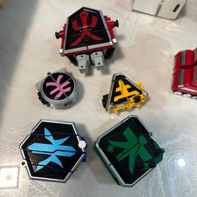 心心念念的侍战队真剑王到货了，从下单到送达没有什么问题，玩具到手很喜欢 包装得也很好，价格也能接受，用这个app的第一单到货非常满意，还会继续使用下去