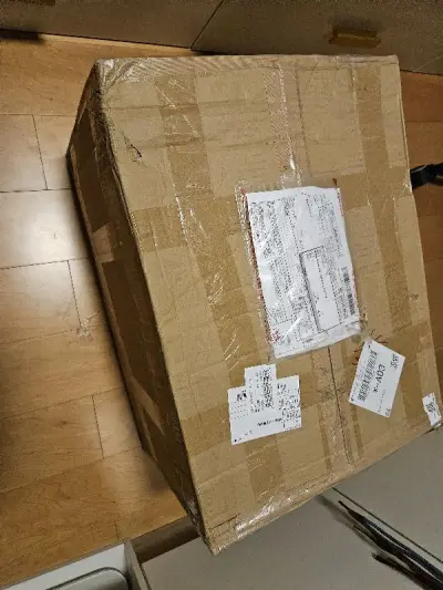 整整一大箱，很重，快递花了20天差不多，合单也很快，很顺利，过海关也很方便，下次还会继续来买的，最近活动也很多，活动力度很不错呢！下次再继续✔