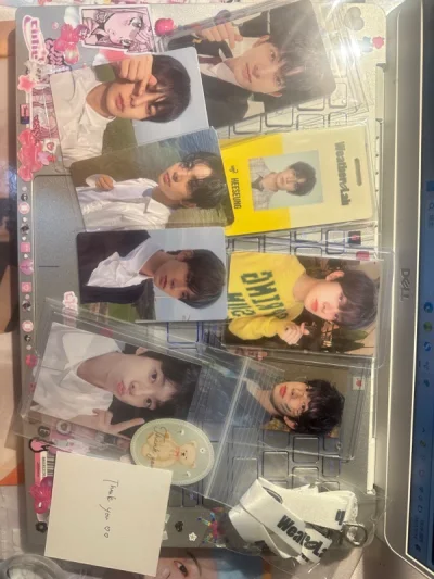 买了几张小卡一起运回~合单后的箱子包装也非常不错！泡沫纸很充足，防摔防震效果很不错！物流速度也很给力！大概花了六天的时间就收到啦！是一次非常不错的购物体验~还会继续使用的！