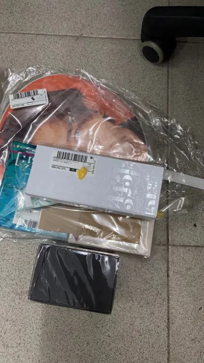 这箱买了很多东西 骏河屋和樱花妹的包装都很好 合单增加了气垫 感觉挖煤姬的包装越来越来好 还会继续使用 最近的船运非常快半个月就到了