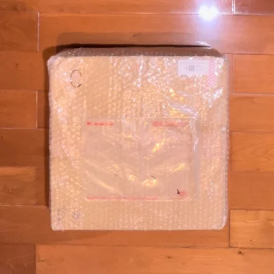 这次还是选的性价比比较高的海运 历时二十六天拿到手 速度正常 这次的包装稍微有点单薄哟 幸好没有运损 顺利拿到手啦 期待下次开箱