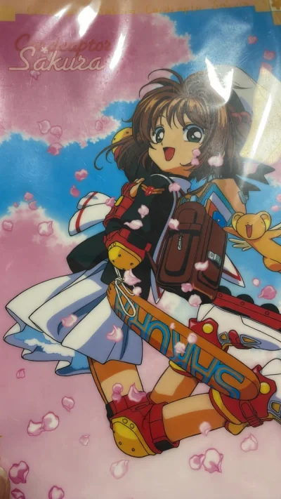 官方多点出吧唧吧可，别出橡胶挂件那些了，吧唧才是王道，真的铁皮人狂喜，好看，这次还是闪底的，虽然图本体位置有些奇怪，但是整体还是挺好看的，比橡胶好太多