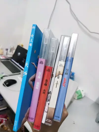 好价收的女王蜂专辑！成色超级美！谁能想到这一堆其实只花了市面上一张专辑的钱！看见好价不要犹豫直接下单！