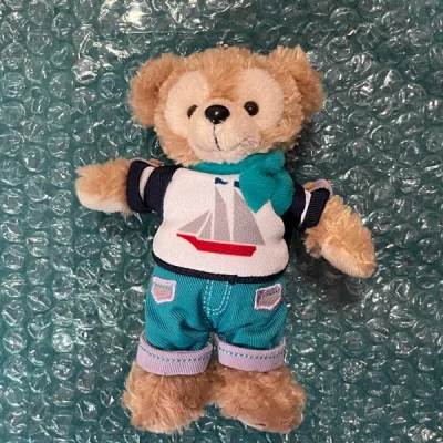 在煤炉挖崽已轻车熟路，这次挖回了一箱可爱小熊～小书包达菲款式特别，小达菲的小包甚至还能打开；黑猫扫帚是很经典的古早款，这只状态欠佳，但重在稀有+便宜；绿毛衣玫玫很可爱，圣诞气息满满；春日玫玫超可爱，东迪之光；还有其他熊熊...太多了要慢慢理