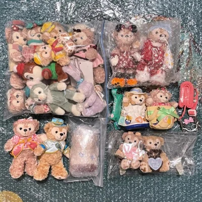 在煤炉能挖到很多可爱的东迪玩偶！这次挖到了不少好东西，比如捉迷藏达菲坐姿，东迪的经典款；抱心情人节达菲玫玫，非常温馨的一对；春日达菲玫玫，藏在布袋和花篮中的春游小熊；美少女战士达菲玫玫，是非常华丽的宝贝...