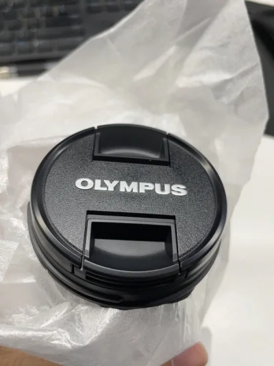 这次买的是奥林巴斯镜头，跟描述说的一样，很新，没有任何问题，而且这次快递特别快5天就到手上了，希望活动多多优惠多多