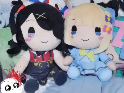 这款在国内的二手平台上看好少人出 挖煤姬上看到有人出真的太开心了 虽然是国外运过来不过物流也贼快大概只用了一周 开心开心！！
图二是跟sega27cmfufu的大小对比
图三给小糖穿了条裙子hhh