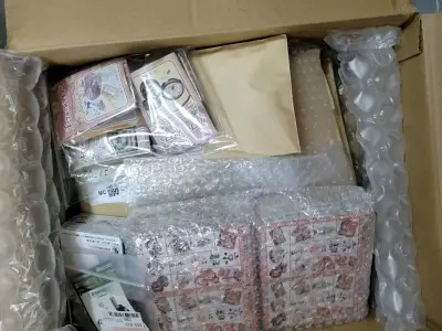 这次合单有一点点慢，EMS还是一如既往地飞快，通关也很顺利
依然是一大批食玩，有两包装得比较散，万幸没有缺件。其他都包装得特别好，樱花妹打包超认真。
每一件商品都图文相符，非常满意