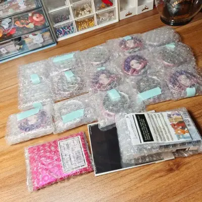 今天就到家了算了一下感觉速度还是可以的！是和朋友拼的因为葵的一些谷子和昴流的小海景
第一次尝试海淘！卖家们都包装的好好（ yhm 水平真的好）
真的好喜欢单机吃谷！