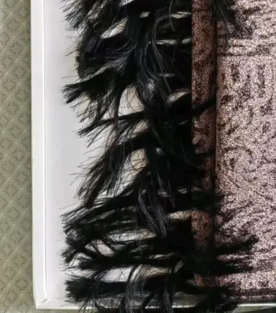 不到 300 买到全真丝，全新的刺绣围巾，而且超级漂亮，搭配旗袍太美了呜呜呜呜，又下了第二单，期待，这次没有被税，丝滑过关咯！