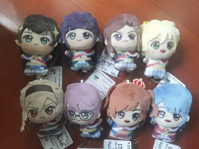 这次是刚好看见ems在搞活动，送了运费折扣卷，在加上积分，只花了60多，还是很划算的。这次购买的是少歌的玩偶，说实话，运输玩偶真的很让人放心，虽然包装简陋但是没有什么问题