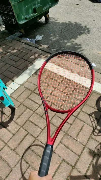 威尔胜的网球拍永远的神！590价格捡漏真的超值，但是给税了一百，下来差不多815但是他是日版手感是真的好